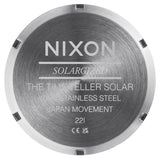 Nixon Time Teller Solar Silver/Dusty Blue Sunray. Foto da tampa traseira do relógio.