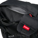 Nixon Landlock IV Backpack Black. Foto de detalhe da bolsa superior.