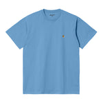 Carhartt WIP Chase T-Shirt Piscine/Gold. Foto da parte da frente.