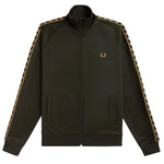 Fred Perry Gold Tape Track Jacket Hunting Green. Foto de frente.