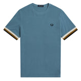 Fred Perry Striped Cuff Pique T-Shirt Ash Blue. Foto de frente.